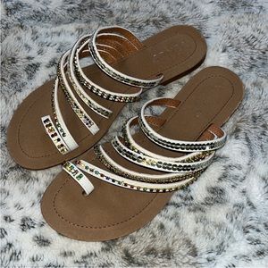 Venus toe ring white gemstone flat sandals